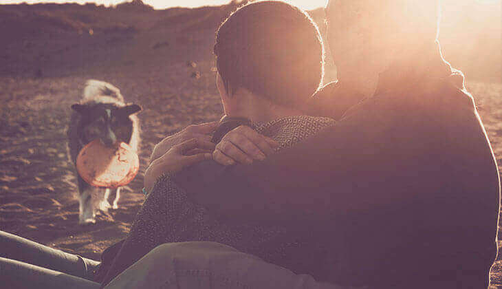 Couple avec chien.
